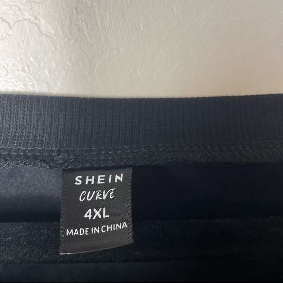 Shein Curve Plus Size 4XL Crop Sweatshirt Black Leopard Pocket Stretch - Picture 2 of 5